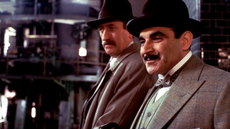 v.l.n.r. Chief Inspector Japp (Philip Jackson) und Poirot (David Suchet) – Bild: WDR/​ITV plc (Granada International)