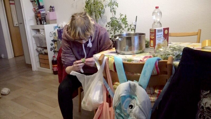 Jasmin und Maik wollen derweil zusammen kochen? – Bild: RTLZWEI