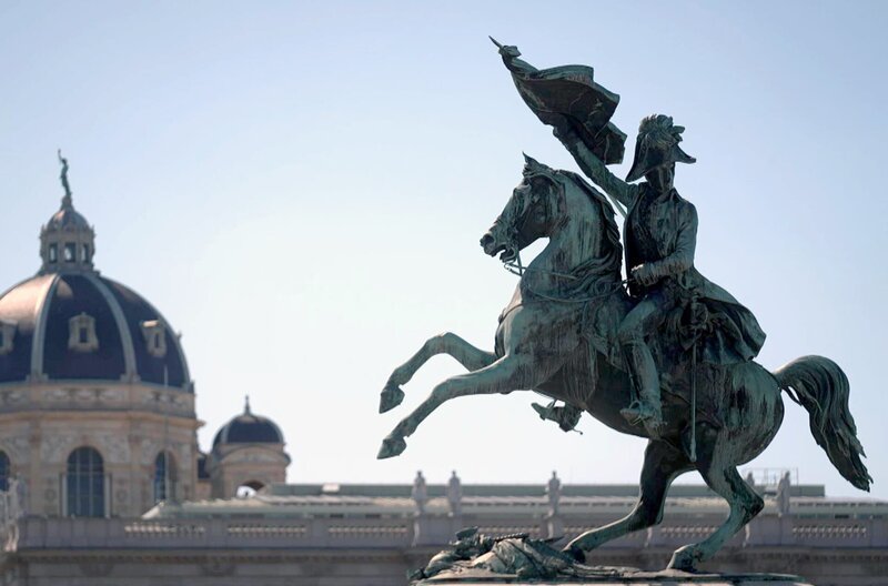 In Bulawayo zeugen Kolonialbauten davon, wie die Briten noch bis vor nicht allzu langer Zeit über das Land herrschten und die einheimische Bevölkerung ausbeuteten. – Bild: Elephant Doc