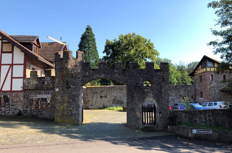 Blick auf die Badenburg in Gießen. – Bild: HR/​Friso Richter