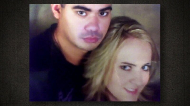 Der Soldat Ryan Sullivan (li.) verliebt sich online in die schöne Kathryn Briggs (re.). Tragischerweise wird er, nachdem er nach Hause zurückgekehrt ist, in seinem eigenen Haus brutal ermordet. Kathryn hat es auf seine Lebensversicherung abgesehen. – Bild: SUPER RTL /​ Kathryn Briggs