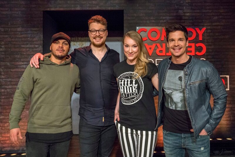 L-R: Osan Yaran, Maxi Gstettenbauer, Jaqueline Feldmann, Alain Frei – Bild: Comedy Central
