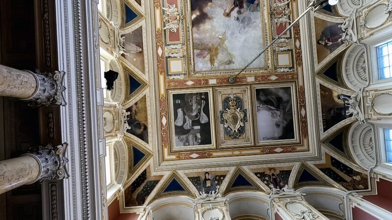  SW Kopien der Fakultätsbilder von Gustav Klimt am ursprünglich dafür vorgesehenen Ort, dem Festsaal der Wiener Universität. – Bild: ORF