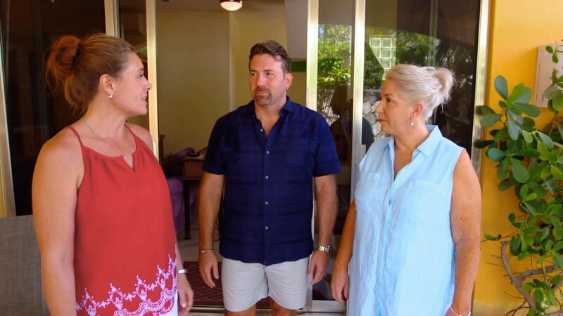 Ein Paar wünscht sich ein glückliches, einfaches Freelancer-Leben in der mexikanischen Stadt Puerto Morelos. Dafür haben sie ihren ganzen Besitz in Texas verkauft. Doch kaum übertreten sie die Grenze mit ihren beiden Hunden, wird ihnen klar, dass der Umzug in ein neues Land erstmal auch Stress bedeutet. – Bild: HGTV