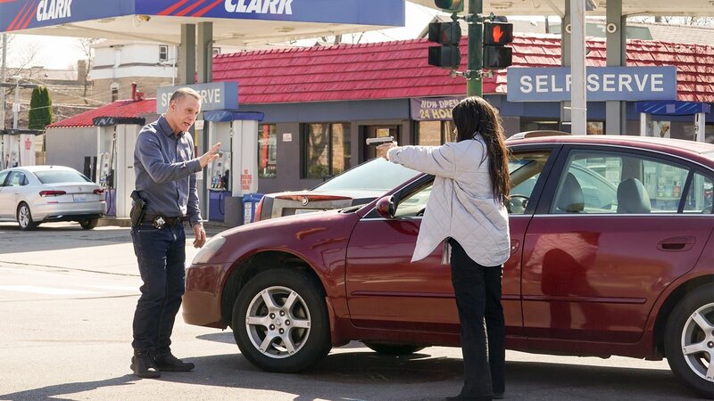 Hank Voight (Jason Beghe) und Anna Avalos (Carmela Zumbado) – Bild: AXN Black