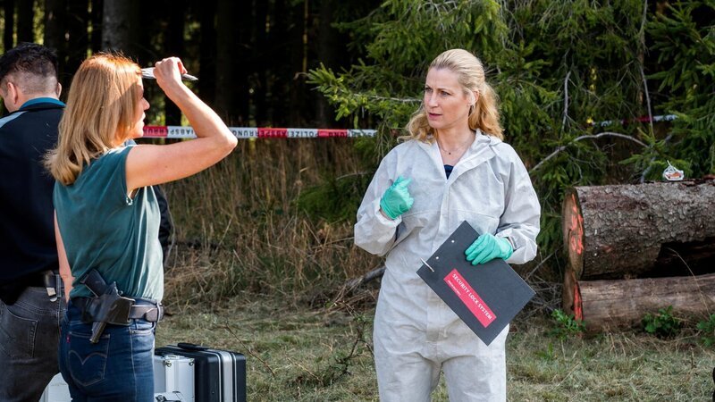 Clara Mittner (Birte Glang), Simon Mittner (Sebastian Winkler) – Bild: Andrea Enderlein /​ ZDF Enterprises GmbH