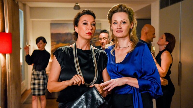 (v.li.): Ursula Strauss (Angelika Schnell), Barbara Sotelsek (Sonja Haberstatter). – Bild: 3sat