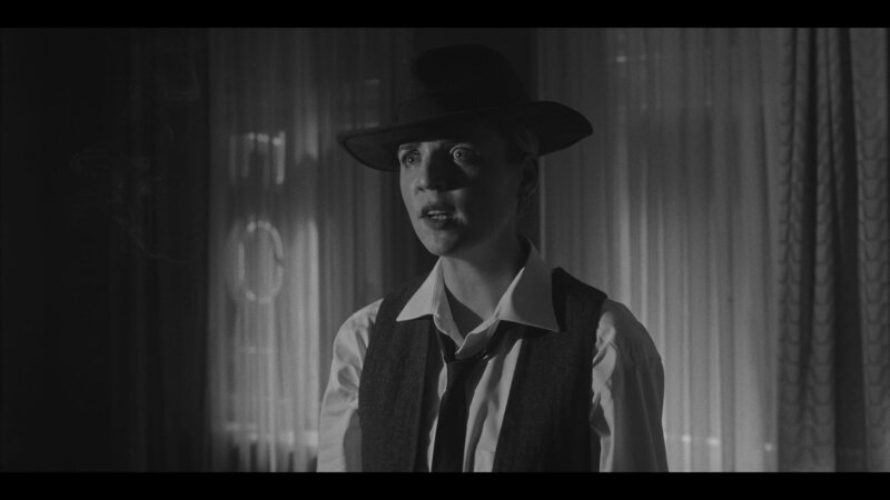 Adriana (Stella Goritzki) versucht energisch, den Täter oder die Täterin zu finden. – Bild: ZDF