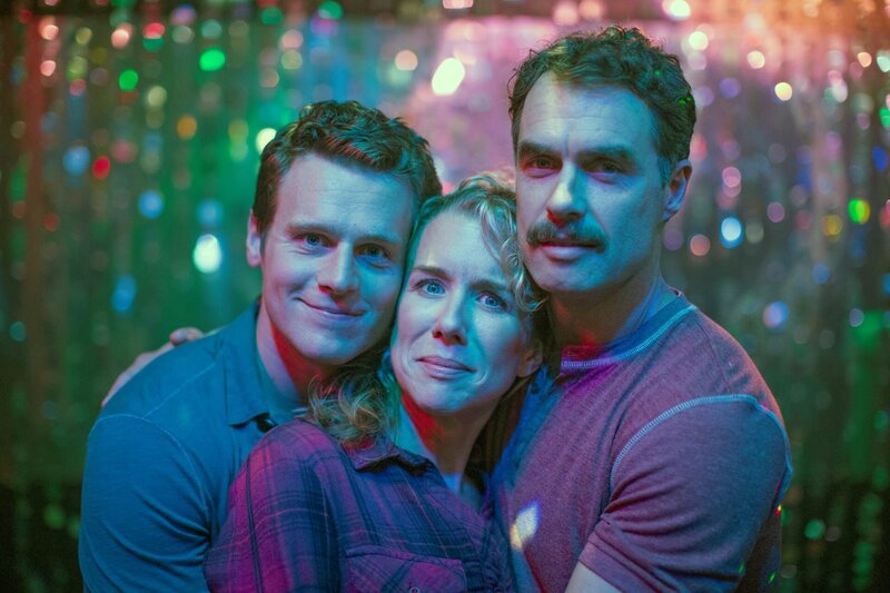 (v.l.n.r.) Jonathan Groff als Patrick Murray, Lauren Weedman als Doris, Murray Bartlett als Dom Basaluzzo – Bild: Home Box Office, Inc.