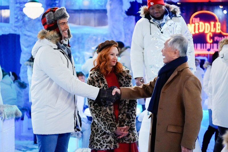 (v.l.n.r.) Max (Cheyenne Jackson); Sheila (Swoosie Kurtz); George Takei – Bild: Warner Bros. Entertainment Inc. & Fox Media LLC