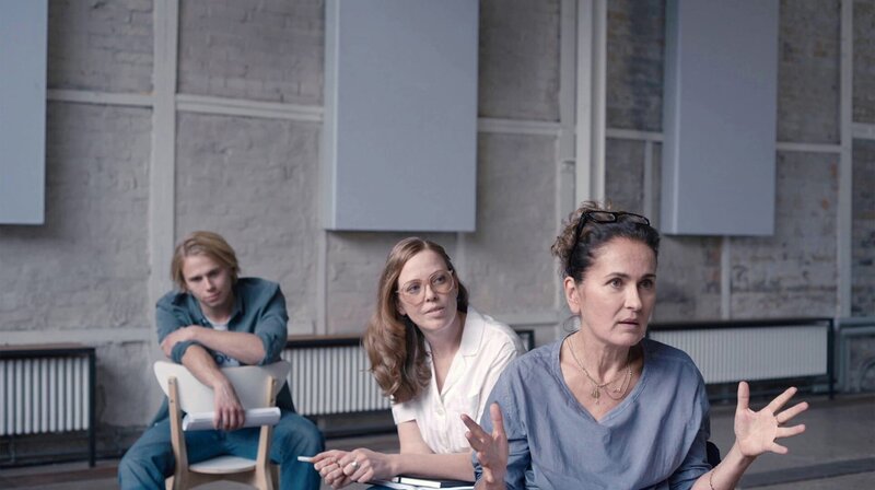 Knochen und Namen – Bild: rbb/​Salzgeber