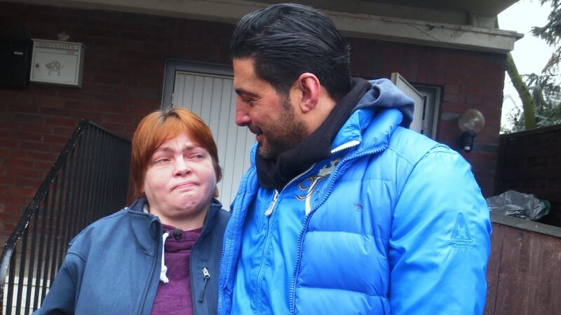 Miriam hat einen schweren Schicksalsschlag hinter sich: Ihr Mann Georg hat sich an Weihnachten das Leben genommen. Nun steht die 38-Jährige alleine da. Neben der Trauer belastet sie vor allem eine rund 80 Quadratmeter große Garage. Trödelexperte Sükrü Pehlivan gibt sein Bestes, um Miriam unter die Arme zu greifen. – Bild: RTL II