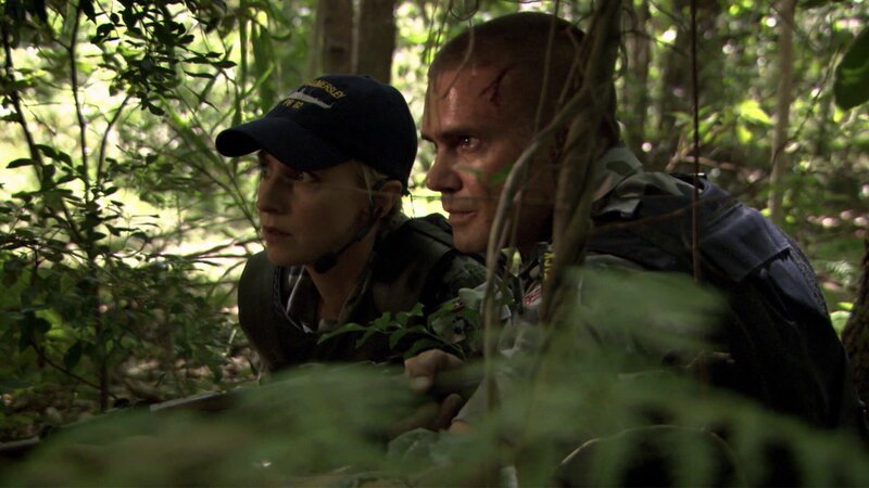 (L-R) Lieutenant Kate McGregor (Lisa McCune), Chief Petty Officer Chris ‚Swain‘ Blake (Matthew Holmes) – Bild: AXN Black