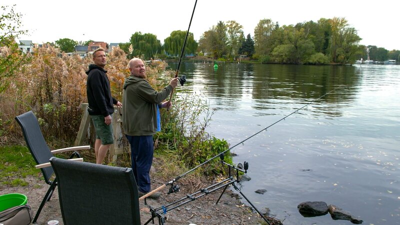 Maximilian Groß (l.) – Bild: Warner Bros. Discovery