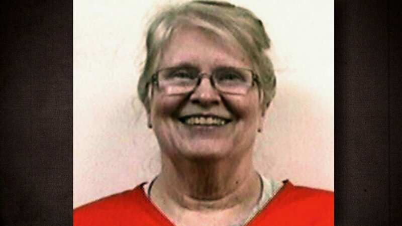 Als Beverly McColm realisiert, dass die Beweislage zu belastend ist, bekennt sie sich des Mordes an Maurice Byrd schuldig. Sie räumt ein, Maurice erschossen zu haben, jedoch ohne Vorsatz. – Bild: SUPER RTL /​ Beverly McColm