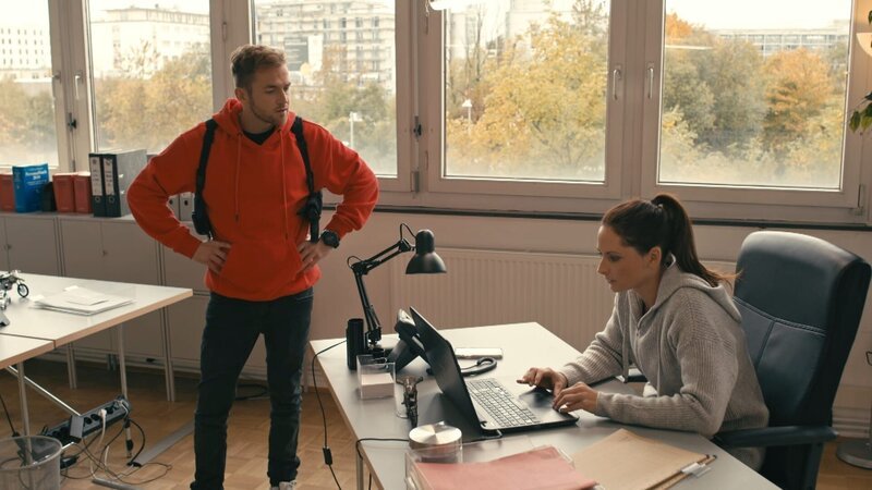 Philipp Stehler (l.); Daniela Stamm (r.) – Bild: Dieses Bild darf ausschließlich nach Maßgabe der Allgemeinen Geschäftsbedingungen für die Presselounges der Sender der ProSiebenSat.1 Media SE (AGB) genutzt werden. Die in den AGB festgesetzten Rechteeinschränkungen sind unbedingt  …