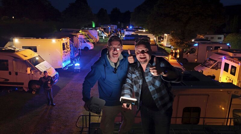 Kameramann Lukas Lowack und Friso Richter (re.) – Bild: HR/​Lukas Lowack