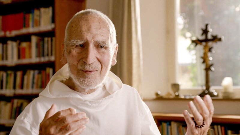 Bestseller Autor Bruder David Steindl-Rast, Benediktinermönch im Kloster Gut Aich. – Bild: ORF/​Robert Neumüller