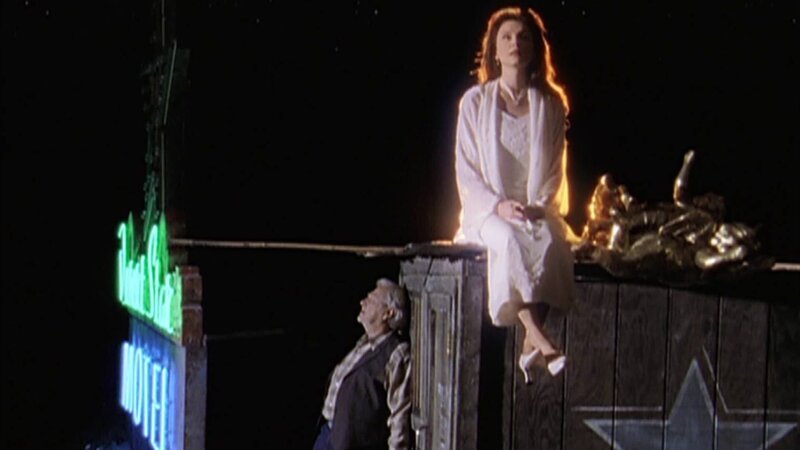 Charley (George Grizzard) und Monica (Roma Downey) – Bild: Bibel TV