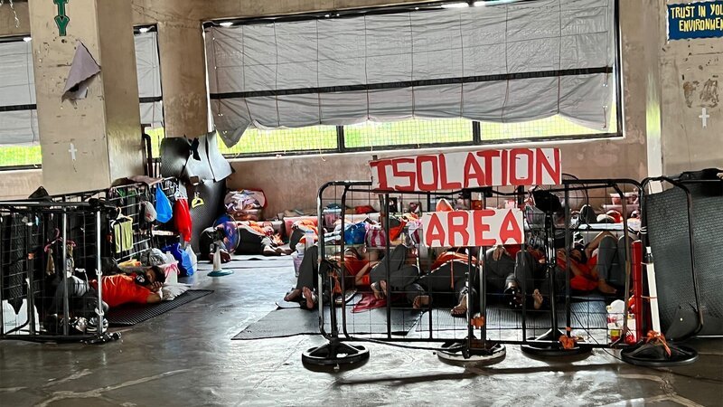 Wer sich nicht an die Regeln hält, dem drohen unter anderem Zellenarrest, Strafarbeiten wie Putzdienst oder, im schlimmsten Fall, komplette Isolation. Und das nicht nur für ein paar Stunden, sondern bis zu einem Monat. – Bild: WeltN24 GmbH