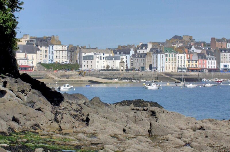 Die Bretagne inspirierte den Surrealisten Yves Tanguy zu seinen poetischen Bildern, Traumexperimenten und revolutionären Versuchungen. – Bild: Elephant Doc