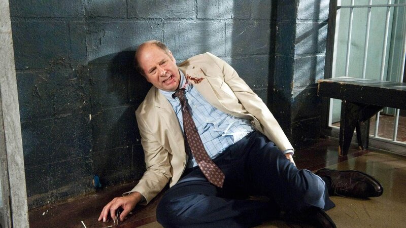 Edwin Adelson (Stephen Tobolowsky) wird von einer Bürgerinitiative angegriffen, die gegen registrierte Sexualstraftäter in der Nachbarschaft ankämpft. – Bild: RTL /​ NBC Universal