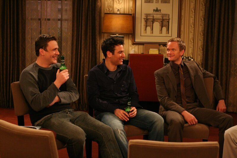 Der Junggesellenabschied von Marshall (Jason Segel, l.) steht bevor. Gemeinsam mit Ted (Josh Radnor, M.), Barney (Neil Patrick Harris, r.) und zwei weiteren Freunden gehts auf nach Atlantic City … – Bild: 20th Century Fox International Television /​ Monty Brinton Lizenzbild frei