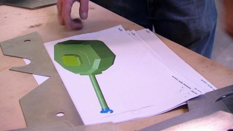 Medieval fan Jared has precise ideas of what his new tank should look like, and the aquarium professionals put the plan into action. – Bild: Warner Bros. Discovery