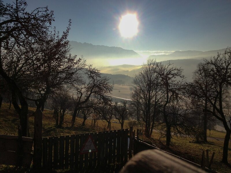 Blick von der Knödelalm über Bad Aussee. – Bild: ORF/Ab Hof TV Produktion Blick von der Knödelalm über Bad Aussee. – Bild: ORF/Ab Hof TV Produktion