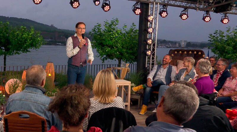 Dieses Comedy-Spezial präsentiert Comedian Chako Habekost mit seinem Soloprogramm „Life is ä Comedy“. Eine biografische Reise – witzig, unterhaltsam, pfälzisch. – Bild: SWR