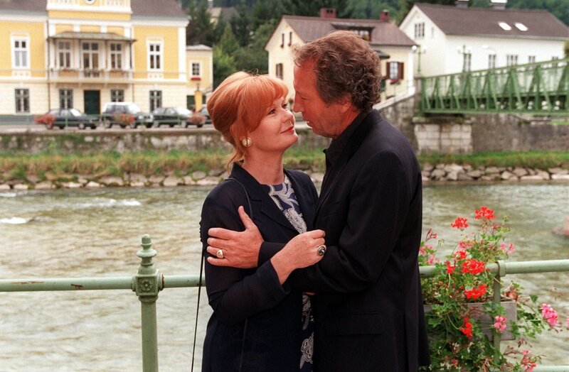 Johanna Liebeneiner (Doris), Hartmut Becker (Graf Moritz von Altenburg). – Bild: ORF