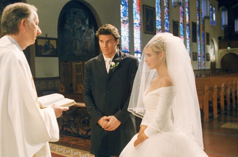 L-R: Angel (David Boreanaz) und Buffy (Sarah Michelle Gellar) – Bild: TV4