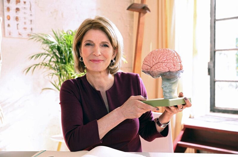 Wir könnten zu wahren Superhelden mutieren – würden wir bloß unsere gesamte Gehirnkapazität nutzen. Das lassen uns jedenfalls Science-Fiction Filme immer wieder glauben. Doch ob wir bisher tatsächlich nur zehn Prozent unserer grauen Zellen nutzen, weiß Susanne Holst in „Wissen vor acht – Mensch“. – Bild: ARD/​Frank W. Hempel