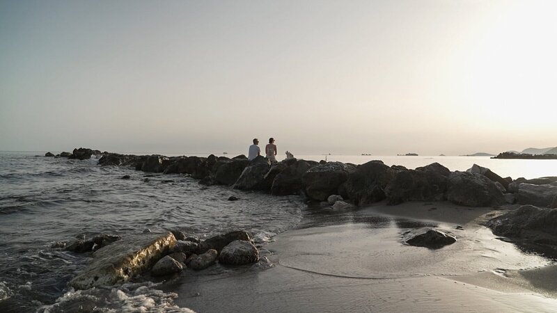 Sehnsuchtsort Meer: Die Abendstimmung lässt einen über die Kunst des Lebens sinnieren. – Bild: SRF