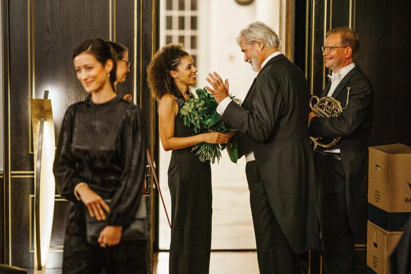 An seiner Seite – Bild: ORF/​ZDF/​Hendrik Heiden