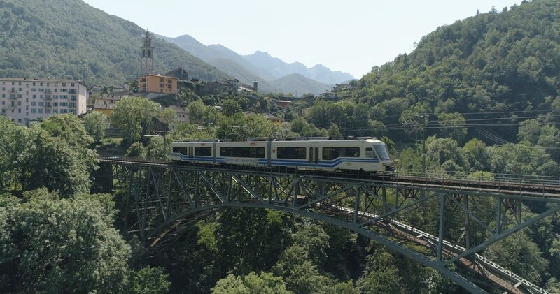 Die gewaltige Stahlbrücke bei Intragna – Eines der vielen Highlights des Centovalli Express – Bild: 3sat