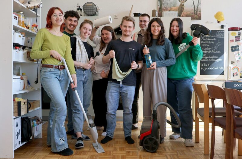 Putztag in einer Studenten-WG in Kassel – Bild: Spiegel TV/​Frank Harroider