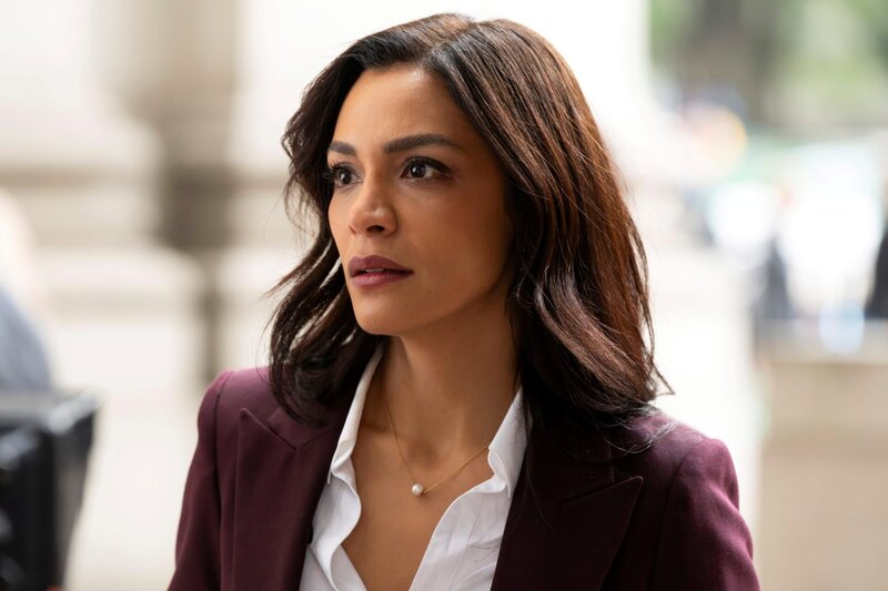 LAW & ORDER -- „Truth And Consequences“ Episode 24007 -- Pictured: Odelya Halevi as ADA Samantha Maroun -- (Photo by: Virginia Sherwood/​NBC) – Bild: NBCUniversal /​ UNIVERSAL