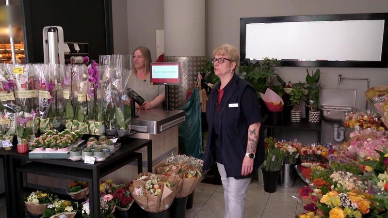 S2E27: Dodo und Sandra träumen derweil von einem gemeinsamen Tattoo. – Bild: RTLZWEI