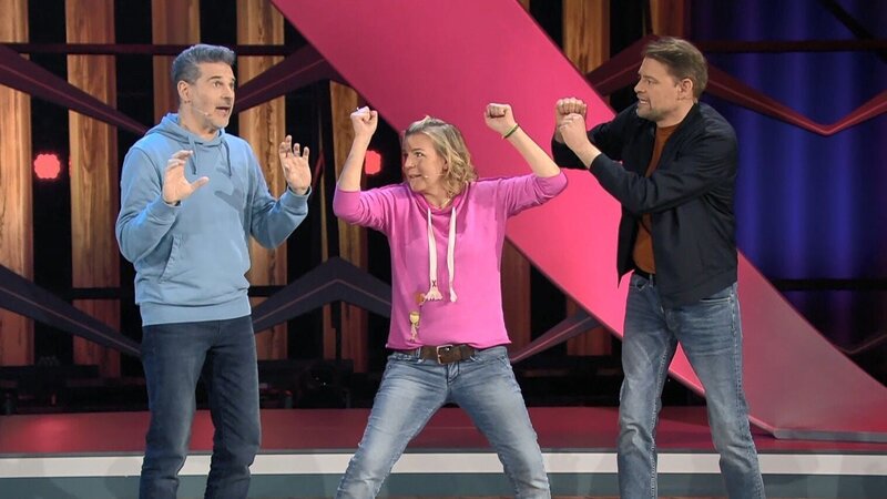 V.l.: Nick Kavanian, Mirja Boes und Gastgeber Max Giermann. – Bild: RTL /​ O. Schubert, R. Kavanian, M. Boes, M. Klempnow