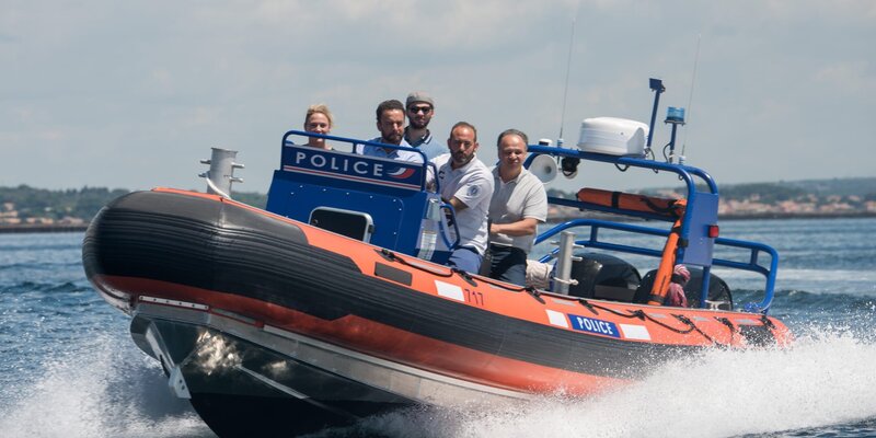 (v.l.n.r.) ; Valentine (Yeelem Jappain); Antoine (Raphaël Lenglet); Mehdi (Ali Marhyar); Armand Marquez (Olivier Cabassut) – Bild: Fabien MALOT /​ Boxeur 7 /​ FTV Lizenzbild frei