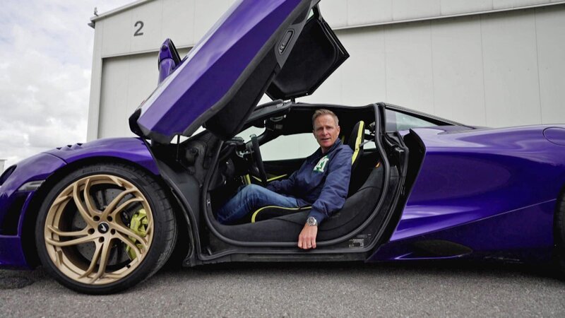 Matthias Malmedie nimmt den neuen McLaren 750S unter die Lupe – Bild: RTL Zwei Matthias Malmedie nimmt den neuen McLaren 750S unter die Lupe – Bild: RTL Zwei