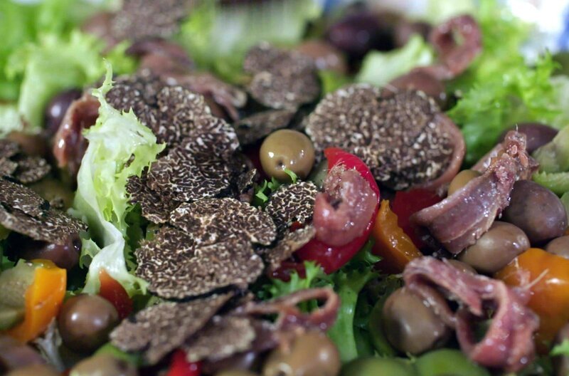 Trüffelsalat nach Bagnoli-Art – Bild: Florianfilm