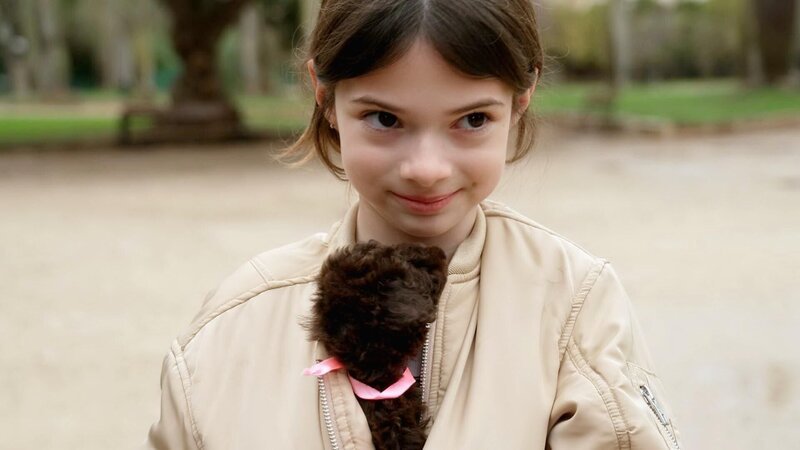 Sophia mit Hund Coco +++ – Bild: RTL /​ Folge 3