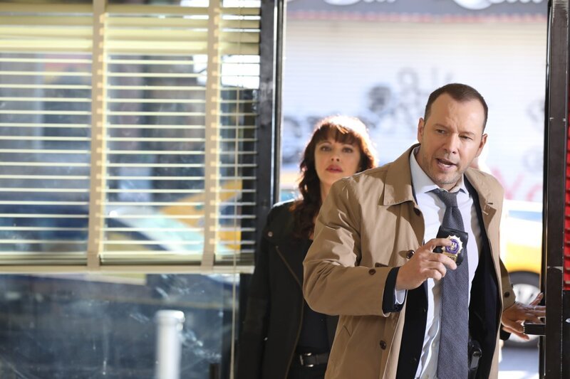Maria Baez (Marisa Ramirez, l.); Danny Reagan (Donnie Wahlberg, r.) – Bild: 2017 CBS Broadcasting Inc. All Rights Reserved. /​ Craig Blankenhorn Lizenzbild frei
