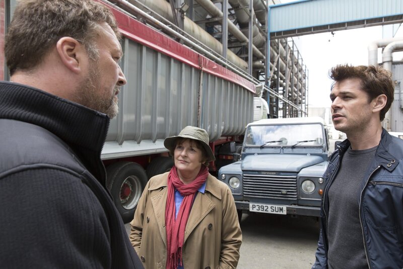 (v.l.n.r.) Iain Hobswain (Ian Burfield); Vera Stanhope (Brenda Blethyn); Aiden Healy (Kenny Doughty) – Bild: ITV Studios