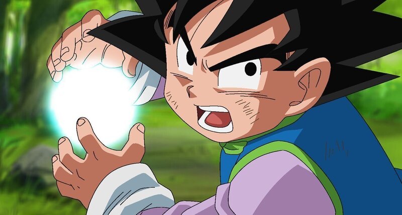 Während Mister Satan den Weltfriedenspreis überreicht bekommen soll, weil er angeblich die Erde gerettet hat, will Goten (Bild) gemeinsam mit Trunks Videl und Hohan etwas zur Hochzeit schenken. Doch nur was sollen sie den beiden schenken? – Bild: Bird Studio/​Shueisha, Toei Animation