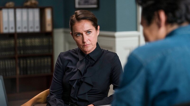 Muss gut informiert bleiben: Sidse Babett Knudsen als Birgitte Nyborg – Bild: SRF/​DR/​Mike Kollöffel