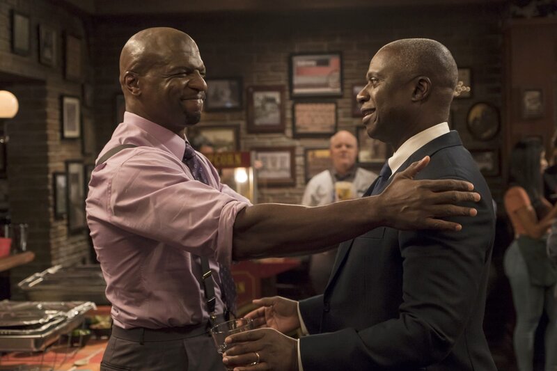 Terry Jeffords (Terry Crews, l.); Captain Ray Holt (André Braugher, r.) – Bild: 2018 UNIVERSAL TELEVISION LLC. All rights reserved. /​ John P. Fleenor Lizenzbild frei