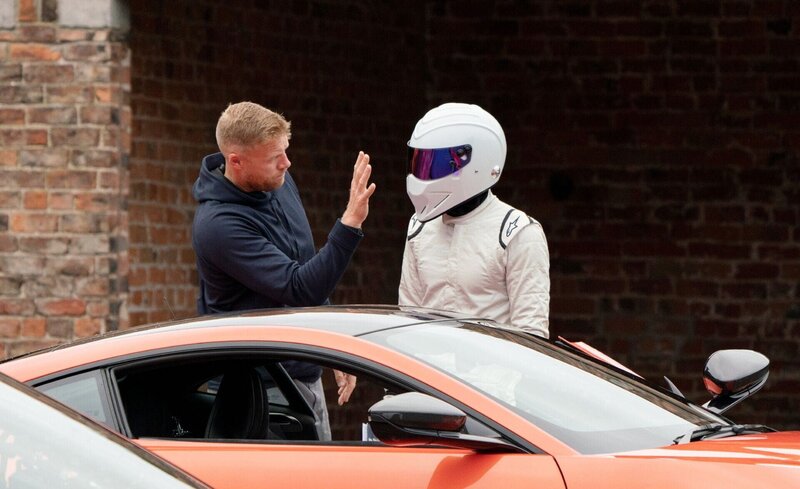 Freddie Flintoff (l.), The Stig – Bild: RTL /​ BBC Studios 2019